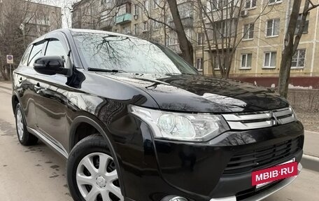 Mitsubishi Outlander III рестайлинг 3, 2014 год, 1 375 000 рублей, 2 фотография