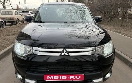 Mitsubishi Outlander III рестайлинг 3, 2014 год, 1 375 000 рублей, 8 фотография