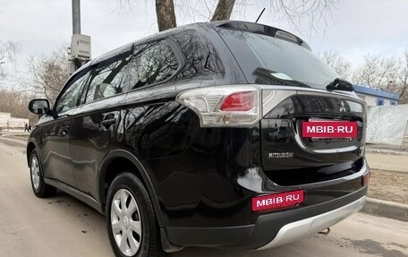 Mitsubishi Outlander III рестайлинг 3, 2014 год, 1 375 000 рублей, 4 фотография