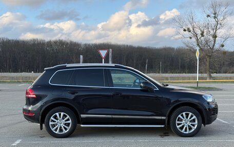 Volkswagen Touareg III, 2011 год, 1 750 000 рублей, 2 фотография