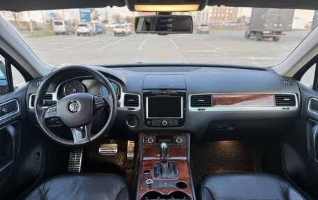 Volkswagen Touareg III, 2011 год, 1 750 000 рублей, 10 фотография