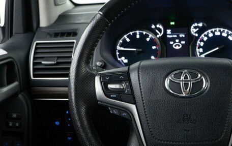 Toyota Land Cruiser Prado 150 рестайлинг 2, 2019 год, 5 427 077 рублей, 12 фотография