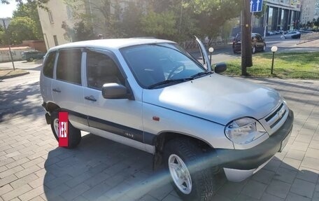 Chevrolet Niva I рестайлинг, 2004 год, 410 000 рублей, 2 фотография