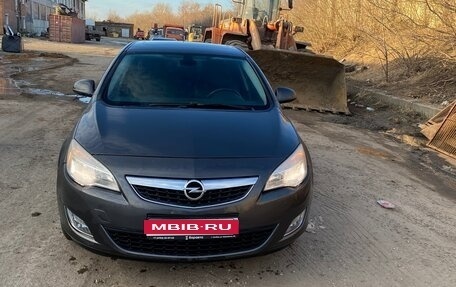 Opel Astra J, 2011 год, 740 000 рублей, 1 фотография
