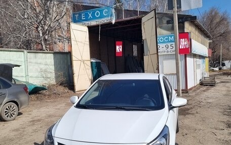 Hyundai Solaris II рестайлинг, 2016 год, 900 000 рублей, 1 фотография