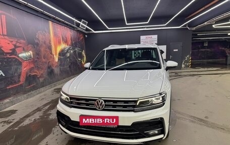 Volkswagen Tiguan II, 2019 год, 3 090 000 рублей, 1 фотография