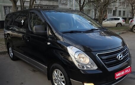 Hyundai H-1 II рестайлинг, 2016 год, 2 150 000 рублей, 2 фотография