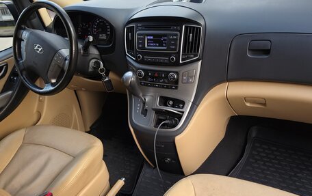 Hyundai H-1 II рестайлинг, 2016 год, 2 150 000 рублей, 20 фотография