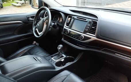 Toyota Highlander III, 2014 год, 3 400 000 рублей, 9 фотография