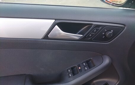 Volkswagen Jetta VI, 2013 год, 1 200 000 рублей, 13 фотография