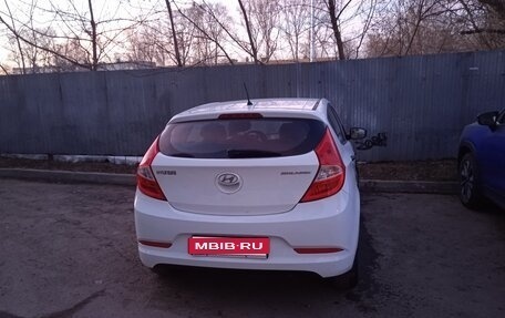 Hyundai Solaris II рестайлинг, 2015 год, 1 100 000 рублей, 1 фотография