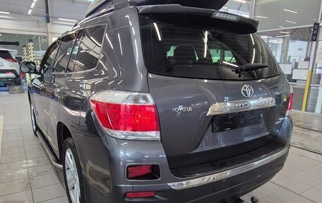 Toyota Highlander III, 2011 год, 1 870 000 рублей, 4 фотография