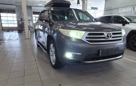 Toyota Highlander III, 2011 год, 1 870 000 рублей, 2 фотография