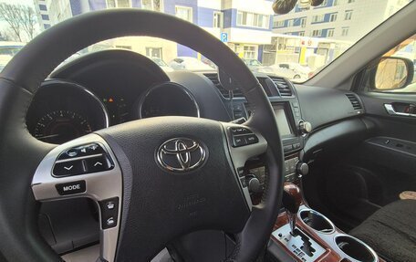Toyota Highlander III, 2011 год, 1 870 000 рублей, 3 фотография