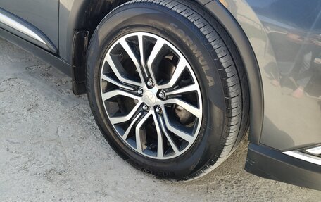 Mitsubishi Outlander III рестайлинг 3, 2018 год, 1 999 000 рублей, 5 фотография