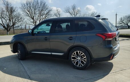 Mitsubishi Outlander III рестайлинг 3, 2018 год, 1 999 000 рублей, 7 фотография