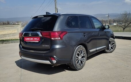 Mitsubishi Outlander III рестайлинг 3, 2018 год, 1 999 000 рублей, 6 фотография