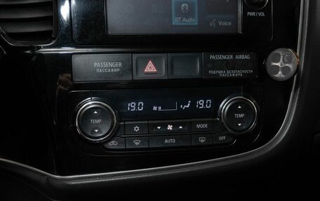 Mitsubishi Outlander III рестайлинг 3, 2016 год, 2 048 000 рублей, 11 фотография