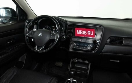 Mitsubishi Outlander III рестайлинг 3, 2016 год, 2 048 000 рублей, 13 фотография
