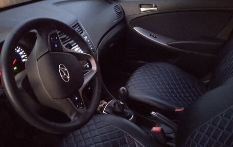 Hyundai Solaris II рестайлинг, 2015 год, 1 100 000 рублей, 4 фотография