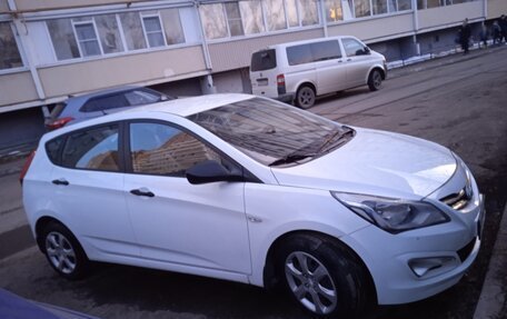 Hyundai Solaris II рестайлинг, 2015 год, 1 100 000 рублей, 3 фотография