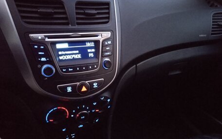 Hyundai Solaris II рестайлинг, 2015 год, 1 100 000 рублей, 6 фотография