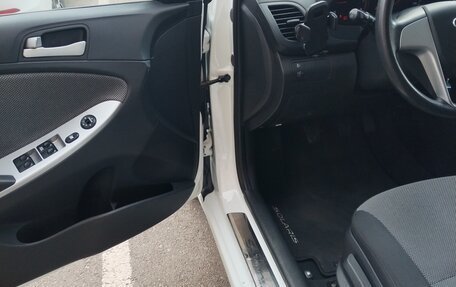 Hyundai Solaris II рестайлинг, 2011 год, 805 000 рублей, 7 фотография