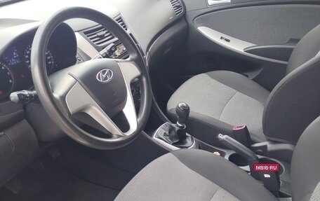 Hyundai Solaris II рестайлинг, 2011 год, 805 000 рублей, 5 фотография