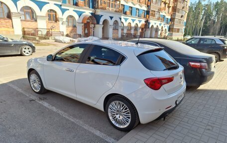 Alfa Romeo Giulietta, 2014 год, 1 300 000 рублей, 8 фотография