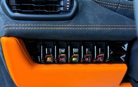 Lamborghini Huracán, 2024 год, 35 000 000 рублей, 18 фотография