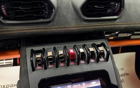 Lamborghini Huracán, 2024 год, 35 000 000 рублей, 17 фотография