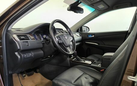 Toyota Camry, 2017 год, 2 420 000 рублей, 7 фотография