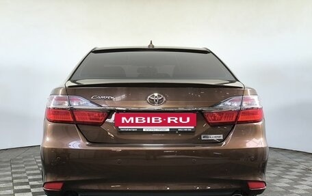 Toyota Camry, 2017 год, 2 420 000 рублей, 5 фотография