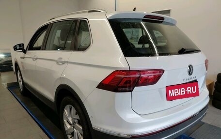 Volkswagen Tiguan II, 2021 год, 2 750 000 рублей, 3 фотография