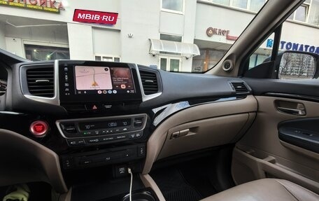 Honda Pilot III рестайлинг, 2017 год, 3 050 000 рублей, 8 фотография