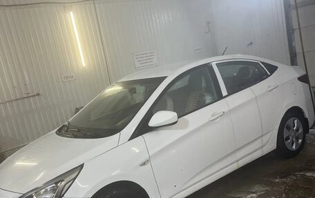 Hyundai Solaris II рестайлинг, 2016 год, 850 000 рублей, 3 фотография