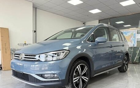 Volkswagen Touran III, 2021 год, 2 480 000 рублей, 2 фотография