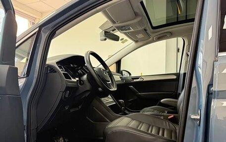 Volkswagen Touran III, 2021 год, 2 480 000 рублей, 19 фотография