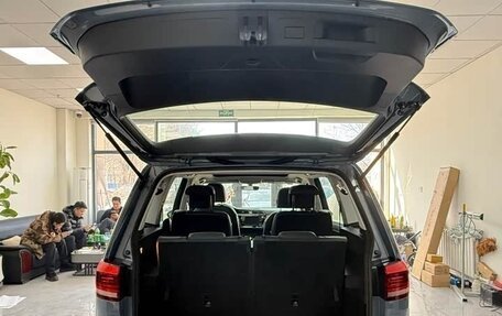 Volkswagen Touran III, 2021 год, 2 480 000 рублей, 23 фотография