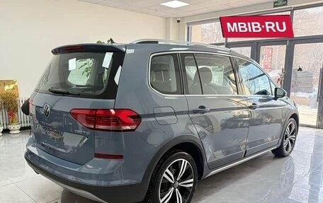 Volkswagen Touran III, 2021 год, 2 480 000 рублей, 8 фотография