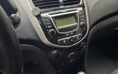 Hyundai Solaris II рестайлинг, 2011 год, 590 000 рублей, 11 фотография