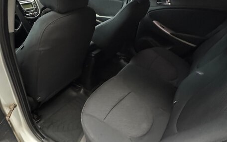 Hyundai Solaris II рестайлинг, 2011 год, 590 000 рублей, 13 фотография