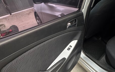 Hyundai Solaris II рестайлинг, 2011 год, 590 000 рублей, 14 фотография