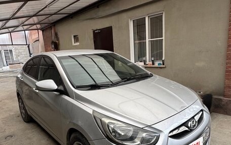 Hyundai Solaris II рестайлинг, 2011 год, 590 000 рублей, 2 фотография