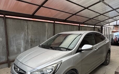 Hyundai Solaris II рестайлинг, 2011 год, 590 000 рублей, 3 фотография