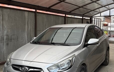 Hyundai Solaris II рестайлинг, 2011 год, 590 000 рублей, 4 фотография