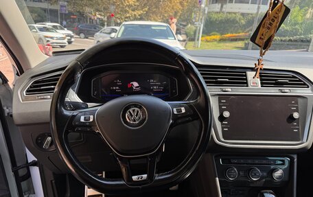 Volkswagen Tiguan II, 2019 год, 2 750 000 рублей, 21 фотография