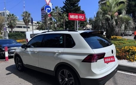 Volkswagen Tiguan II, 2019 год, 2 750 000 рублей, 2 фотография