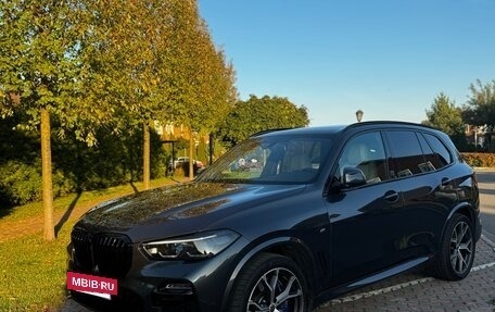 BMW X5, 2019 год, 5 950 000 рублей, 2 фотография