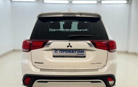 Mitsubishi Outlander III рестайлинг 3, 2018 год, 2 870 000 рублей, 3 фотография